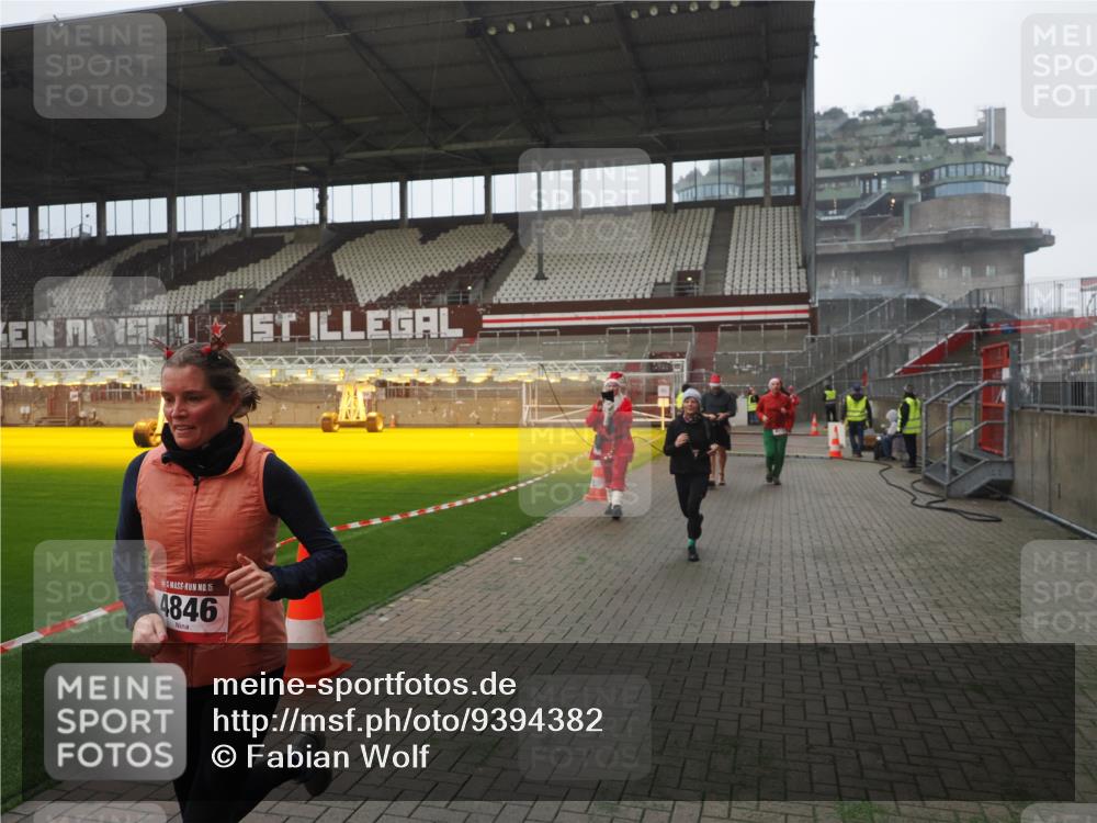 07.12.2025 - St. Pauli X-Mass-Run No. 15 Fabian Wolf http://msf.ph/oto/9394382 07.12.2025 10:24:59 Ziel 915, 974, 3152, 4078, 4079, 4091, 4092, 4135, 4177, 4431, 4474, 4496, 4497, 4513, 4514, 4530, 4846 meine-sportfotos.de