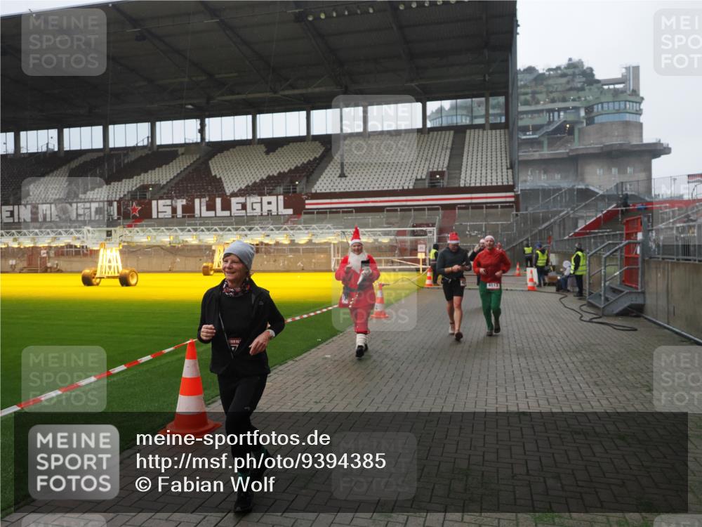 07.12.2025 - St. Pauli X-Mass-Run No. 15 Fabian Wolf http://msf.ph/oto/9394385 07.12.2025 10:25:01 Ziel 915, 974, 1012, 3152, 4078, 4091, 4092, 4177, 4431, 4474, 4496, 4497, 4513, 4514, 4530, 4846 meine-sportfotos.de