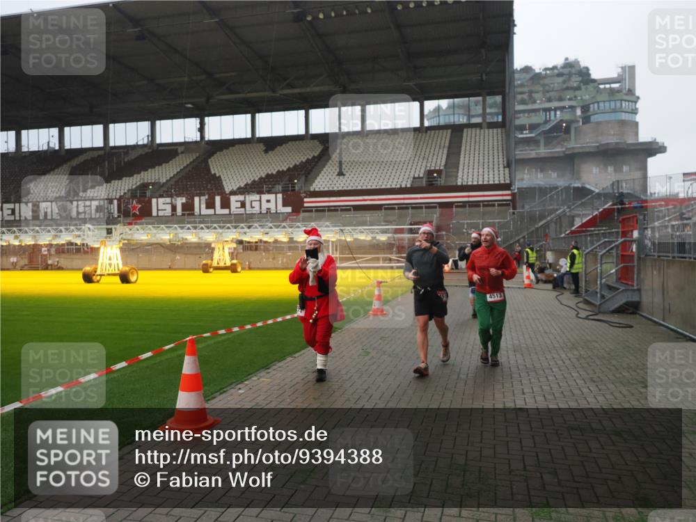 07.12.2025 - St. Pauli X-Mass-Run No. 15 Fabian Wolf http://msf.ph/oto/9394388 07.12.2025 10:25:02 Ziel 915, 974, 1012, 3152, 4091, 4092, 4177, 4431, 4474, 4496, 4497, 4513, 4514, 4530, 4846 meine-sportfotos.de