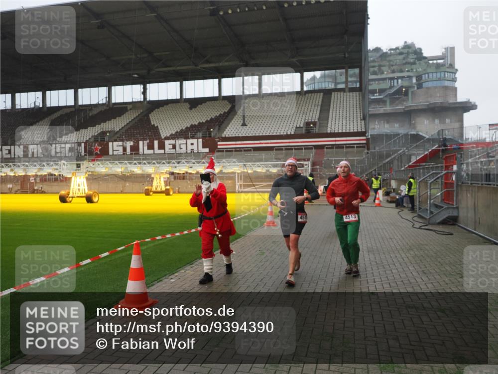 07.12.2025 - St. Pauli X-Mass-Run No. 15 Fabian Wolf http://msf.ph/oto/9394390 07.12.2025 10:25:02 Ziel 915, 974, 1012, 3152, 4091, 4092, 4177, 4431, 4474, 4496, 4497, 4513, 4514, 4530, 4846 meine-sportfotos.de
