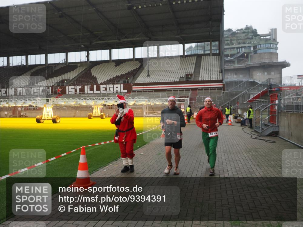 07.12.2025 - St. Pauli X-Mass-Run No. 15 Fabian Wolf http://msf.ph/oto/9394391 07.12.2025 10:25:02 Ziel 915, 974, 1012, 3152, 4091, 4092, 4177, 4431, 4474, 4496, 4497, 4513, 4514, 4530, 4846 meine-sportfotos.de