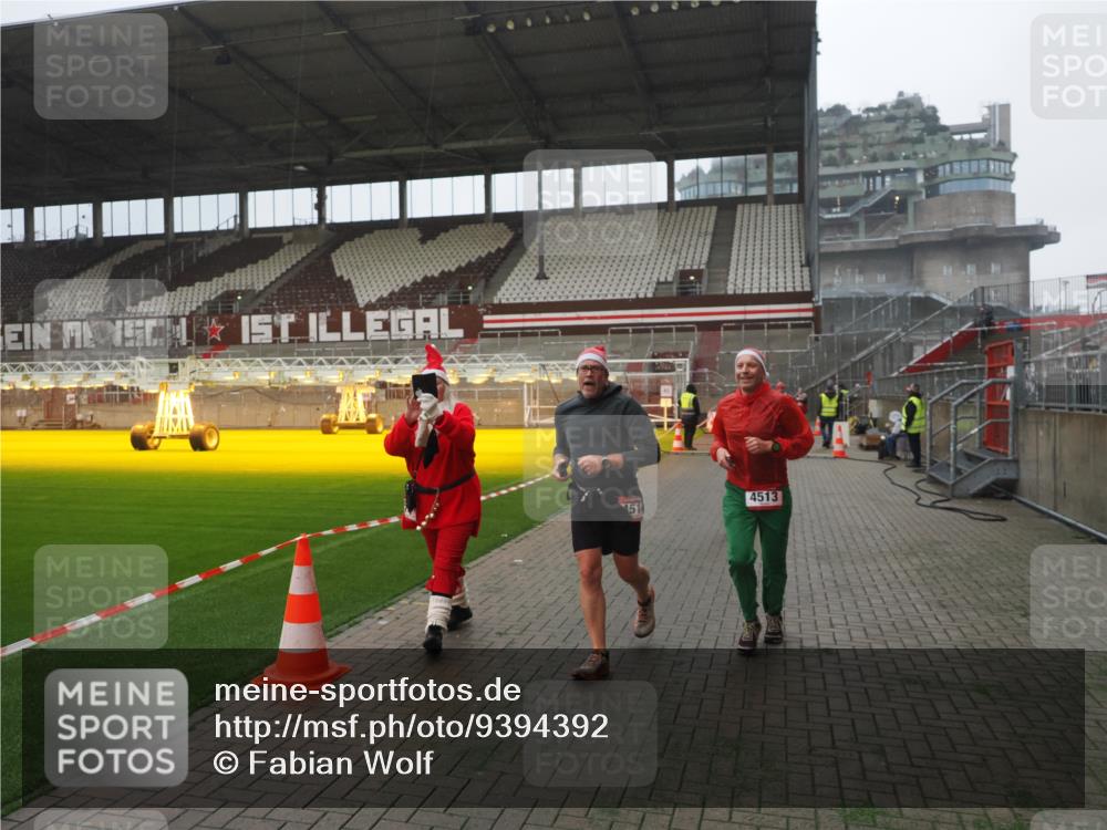 07.12.2025 - St. Pauli X-Mass-Run No. 15 Fabian Wolf http://msf.ph/oto/9394392 07.12.2025 10:25:03 Ziel 915, 974, 1012, 3152, 4091, 4092, 4177, 4431, 4474, 4496, 4497, 4513, 4514, 4530, 4846 meine-sportfotos.de
