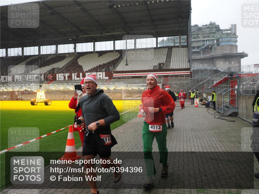 07.12.2025 - St. Pauli X-Mass-Run No. 15 Fabian Wolf http://msf.ph/oto/9394396 07.12.2025 10:25:03 Ziel 915, 974, 1012, 3152, 4091, 4092, 4177, 4431, 4474, 4496, 4497, 4513, 4514, 4530, 4846 meine-sportfotos.de
