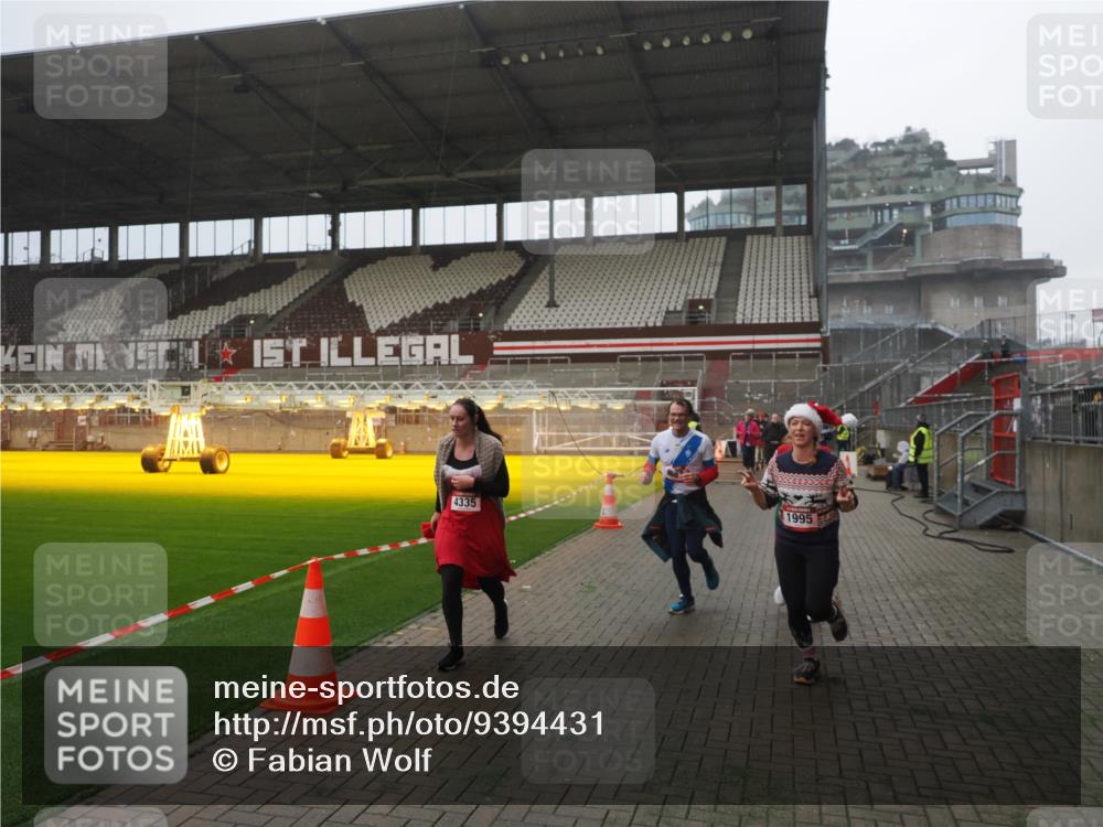 07.12.2025 - St. Pauli X-Mass-Run No. 15 Fabian Wolf http://msf.ph/oto/9394431 07.12.2025 10:25:16 Ziel 1012, 1977, 1987, 1995, 3962, 4118, 4119, 4121, 4201, 4204, 4284, 4335, 4431, 4482, 4485 meine-sportfotos.de