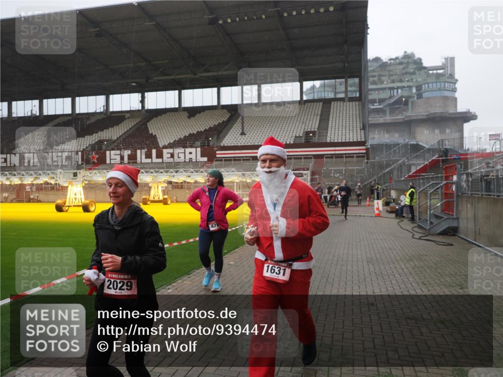 07.12.2025 - St. Pauli X-Mass-Run No. 15 Fabian Wolf http://msf.ph/oto/9394474 07.12.2025 10:25:27 Ziel 1247, 1631, 1977, 1987, 1995, 2029, 2680, 3962, 4118, 4119, 4121, 4201, 4204, 4284, 4372, 4373, 4445, 4482, 4485 meine-sportfotos.de