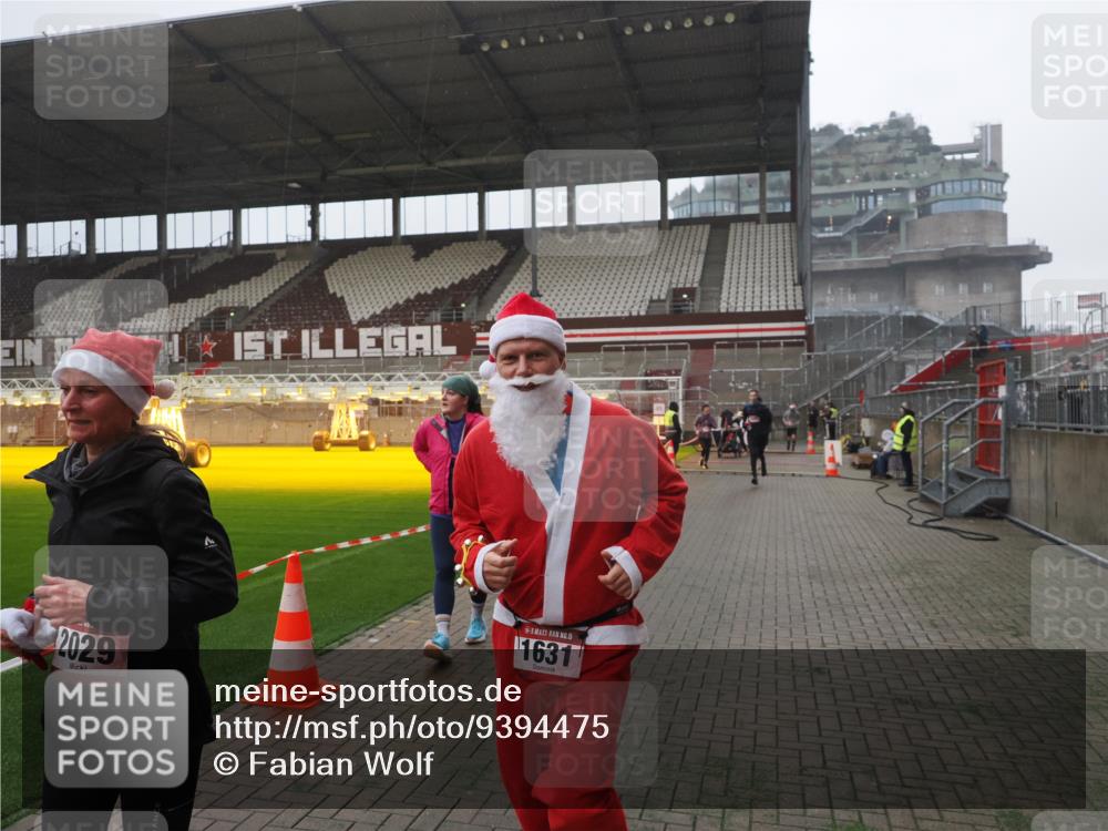 07.12.2025 - St. Pauli X-Mass-Run No. 15 Fabian Wolf http://msf.ph/oto/9394475 07.12.2025 10:25:28 Ziel 1247, 1631, 1977, 1987, 1995, 2029, 2680, 4118, 4119, 4121, 4201, 4204, 4284, 4372, 4373, 4445, 4482, 4485 meine-sportfotos.de