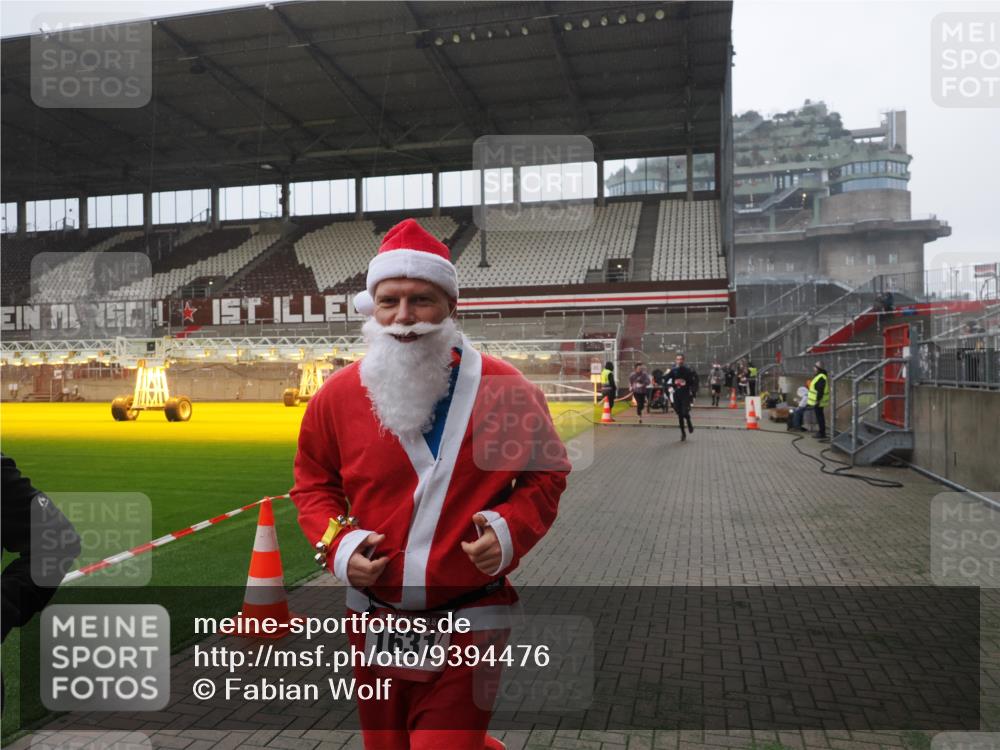 07.12.2025 - St. Pauli X-Mass-Run No. 15 Fabian Wolf http://msf.ph/oto/9394476 07.12.2025 10:25:28 Ziel 1247, 1631, 1977, 1987, 1995, 2029, 2680, 4118, 4119, 4121, 4201, 4204, 4284, 4372, 4373, 4445, 4482, 4485 meine-sportfotos.de