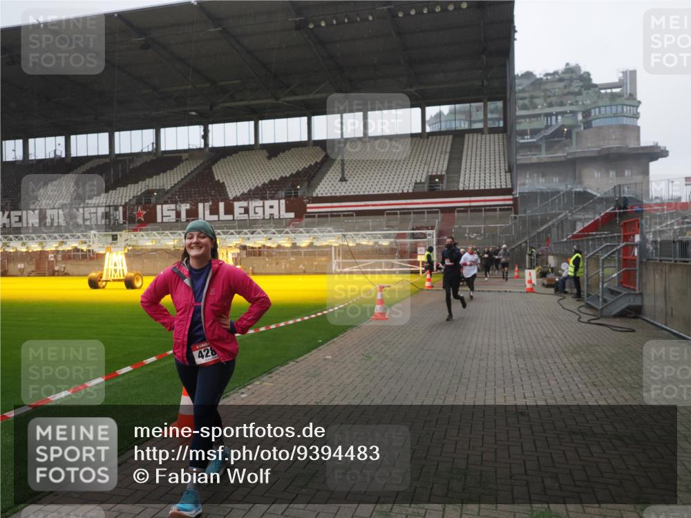 07.12.2025 - St. Pauli X-Mass-Run No. 15 Fabian Wolf http://msf.ph/oto/9394483 07.12.2025 10:25:29 Ziel 1247, 1631, 1977, 2029, 2680, 4118, 4119, 4121, 4201, 4202, 4204, 4284, 4372, 4373, 4445, 4482, 4485 meine-sportfotos.de