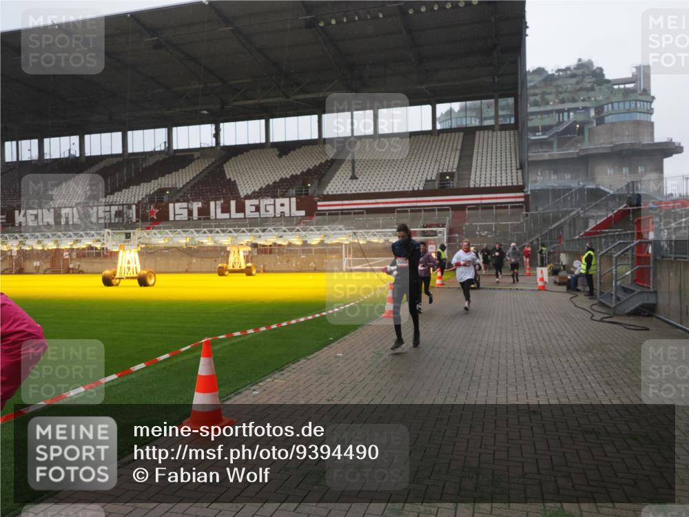 07.12.2025 - St. Pauli X-Mass-Run No. 15 Fabian Wolf http://msf.ph/oto/9394490 07.12.2025 10:25:31 Ziel 1247, 1631, 2029, 2680, 4118, 4119, 4121, 4162, 4164, 4201, 4202, 4204, 4284, 4372, 4373, 4445, 4482, 4485 meine-sportfotos.de