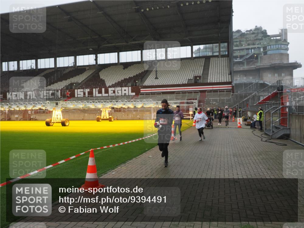 07.12.2025 - St. Pauli X-Mass-Run No. 15 Fabian Wolf http://msf.ph/oto/9394491 07.12.2025 10:25:31 Ziel 1247, 1631, 2029, 2680, 4118, 4119, 4121, 4162, 4164, 4201, 4202, 4204, 4284, 4372, 4373, 4445, 4482, 4485 meine-sportfotos.de