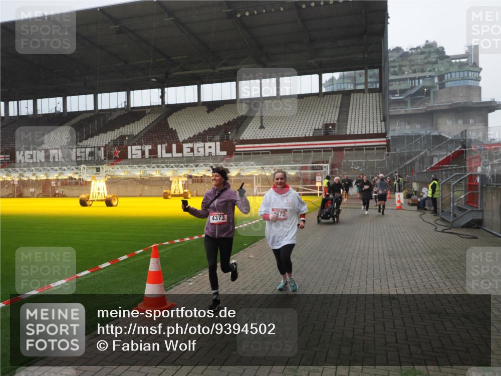 07.12.2025 - St. Pauli X-Mass-Run No. 15 Fabian Wolf http://msf.ph/oto/9394502 07.12.2025 10:25:33 Ziel 129, 404, 1247, 1631, 2029, 2680, 3742, 4118, 4119, 4121, 4162, 4164, 4201, 4202, 4204, 4284, 4372, 4373, 4445, 4482, 4485 meine-sportfotos.de
