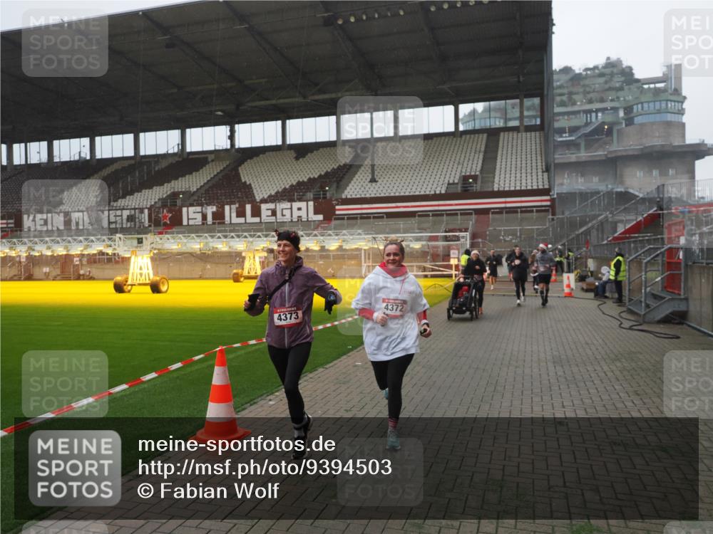 07.12.2025 - St. Pauli X-Mass-Run No. 15 Fabian Wolf http://msf.ph/oto/9394503 07.12.2025 10:25:34 Ziel 129, 404, 1247, 1631, 2029, 2680, 3742, 4118, 4119, 4121, 4162, 4164, 4202, 4284, 4372, 4373, 4445, 4482, 4485 meine-sportfotos.de