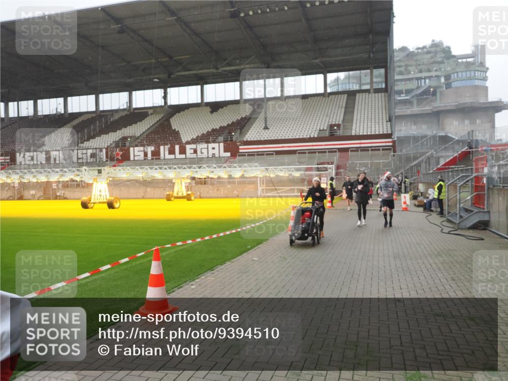 07.12.2025 - St. Pauli X-Mass-Run No. 15 Fabian Wolf http://msf.ph/oto/9394510 07.12.2025 10:25:35 Ziel 50, 129, 211, 404, 1069, 1247, 1631, 2029, 2680, 3742, 4118, 4119, 4162, 4164, 4202, 4372, 4373, 4445, 4482, 4485 meine-sportfotos.de