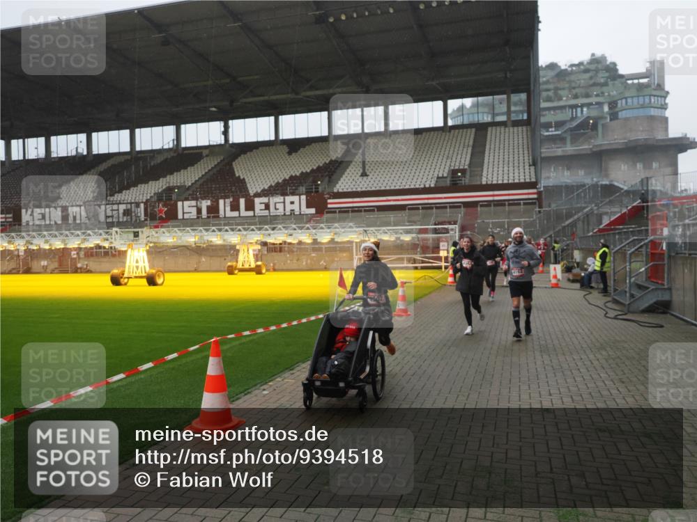 07.12.2025 - St. Pauli X-Mass-Run No. 15 Fabian Wolf http://msf.ph/oto/9394518 07.12.2025 10:25:37 Ziel 50, 129, 211, 404, 1069, 1247, 1631, 2029, 2680, 3742, 4162, 4164, 4202, 4372, 4373, 4445, 4501 meine-sportfotos.de