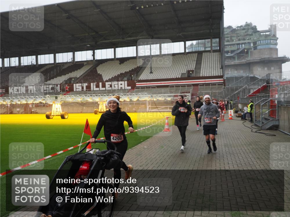 07.12.2025 - St. Pauli X-Mass-Run No. 15 Fabian Wolf http://msf.ph/oto/9394523 07.12.2025 10:25:38 Ziel 50, 129, 211, 404, 1069, 1631, 2029, 2680, 3742, 3779, 4162, 4164, 4202, 4372, 4373, 4501 meine-sportfotos.de