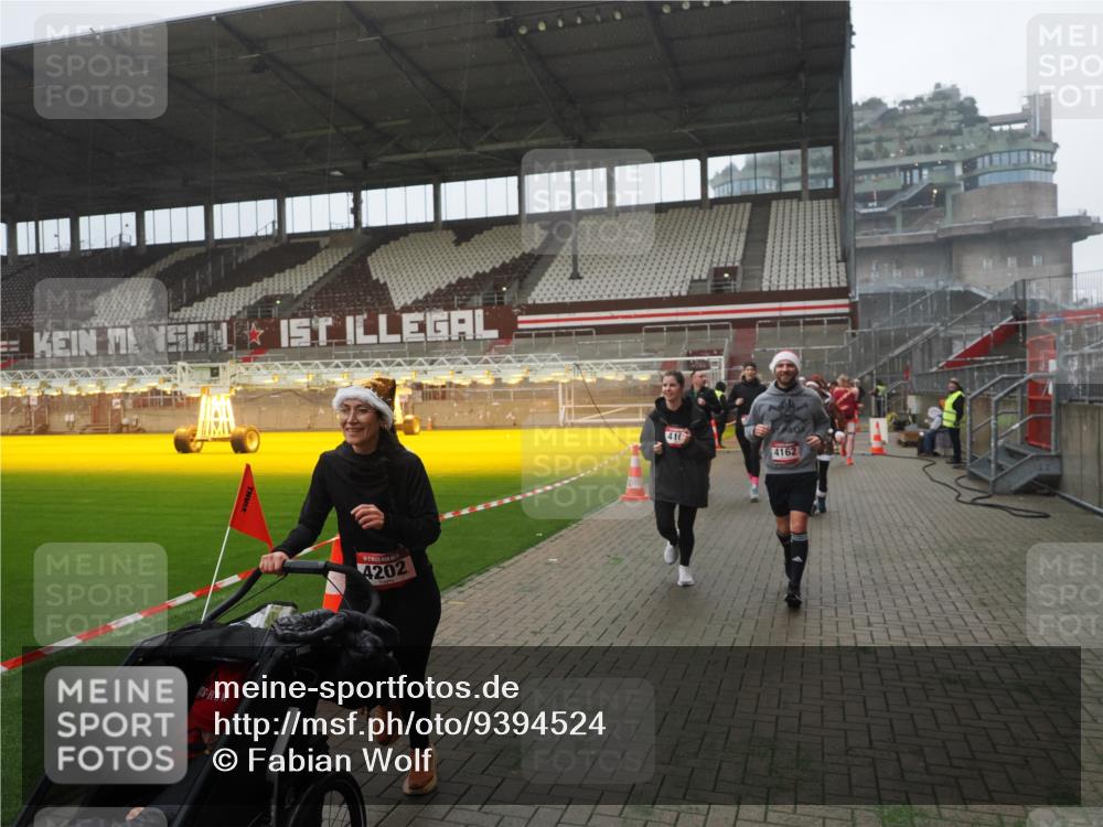 07.12.2025 - St. Pauli X-Mass-Run No. 15 Fabian Wolf http://msf.ph/oto/9394524 07.12.2025 10:25:38 Ziel 50, 129, 211, 404, 1069, 1631, 2029, 2680, 3742, 3779, 4162, 4164, 4202, 4372, 4373, 4501 meine-sportfotos.de