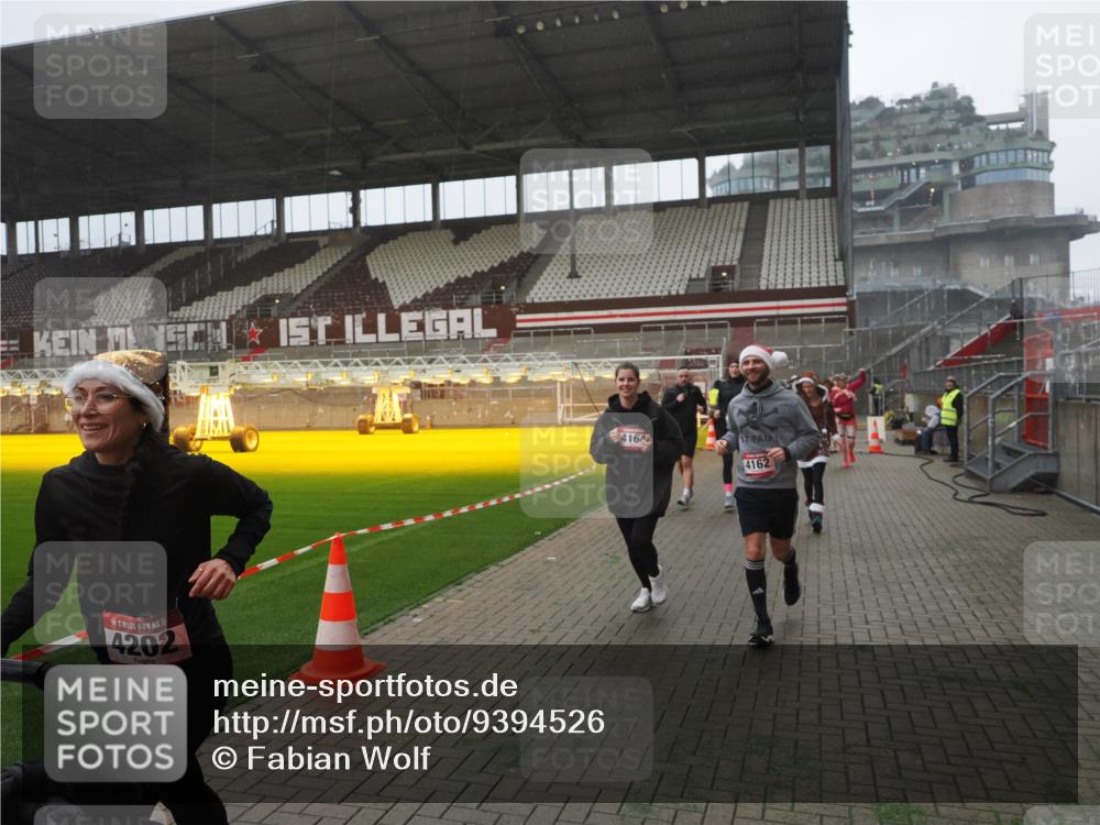 07.12.2025 - St. Pauli X-Mass-Run No. 15 Fabian Wolf http://msf.ph/oto/9394526 07.12.2025 10:25:38 Ziel 50, 129, 211, 404, 1069, 1631, 2029, 2680, 3742, 3779, 4162, 4164, 4202, 4372, 4373, 4501 meine-sportfotos.de
