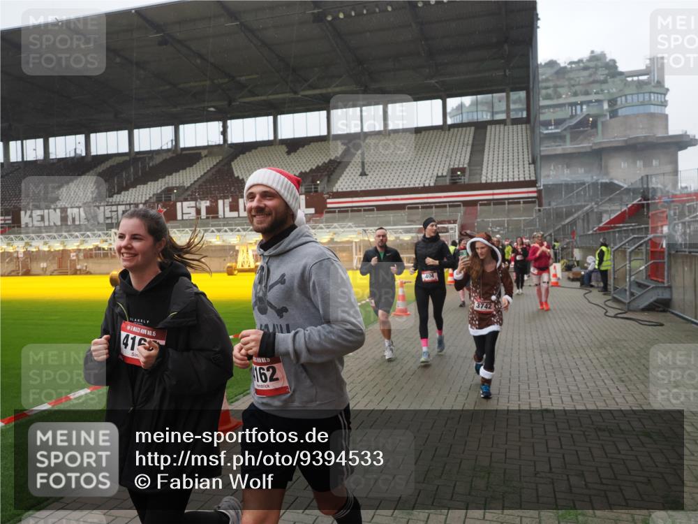 07.12.2025 - St. Pauli X-Mass-Run No. 15 Fabian Wolf http://msf.ph/oto/9394533 07.12.2025 10:25:40 Ziel 50, 129, 211, 369, 374, 387, 398, 404, 1069, 2104, 2680, 3742, 3779, 4162, 4164, 4202, 4372, 4373, 4501 meine-sportfotos.de