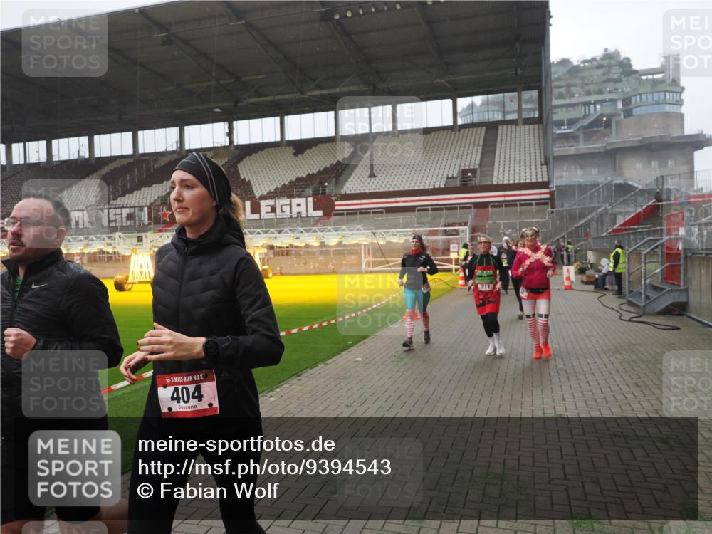 07.12.2025 - St. Pauli X-Mass-Run No. 15 Fabian Wolf http://msf.ph/oto/9394543 07.12.2025 10:25:42 Ziel 50, 129, 211, 369, 374, 387, 398, 404, 1069, 2041, 2104, 2106, 2149, 2191, 2215, 2680, 3742, 3779, 4162, 4164, 4202, 4372, 4373, 4501 meine-sportfotos.de