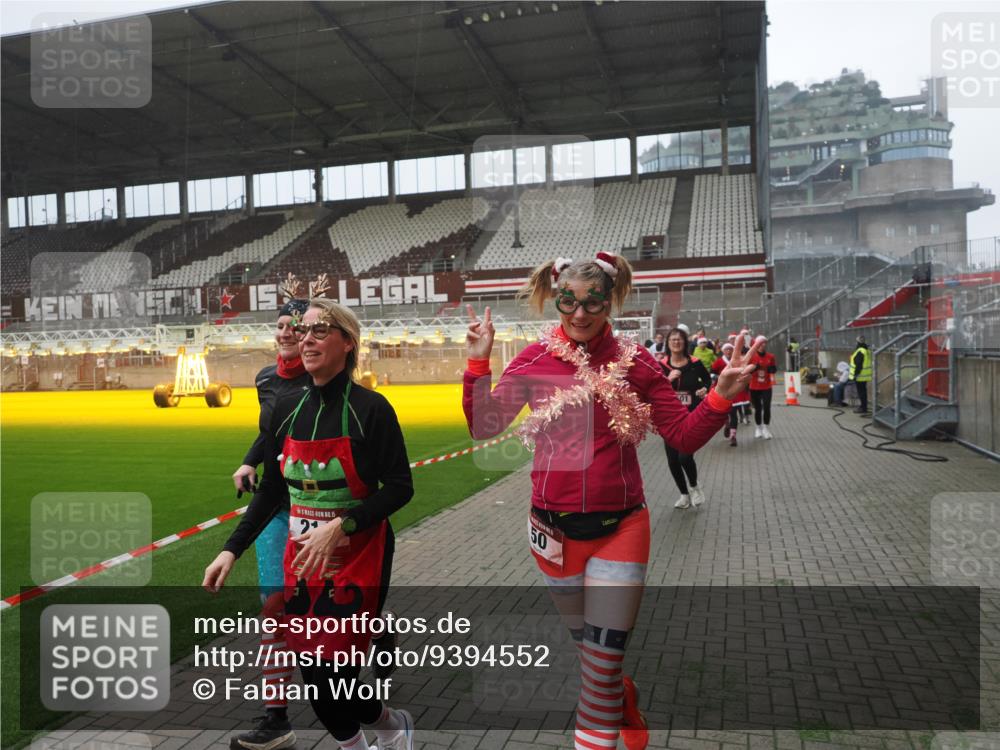 07.12.2025 - St. Pauli X-Mass-Run No. 15 Fabian Wolf http://msf.ph/oto/9394552 07.12.2025 10:25:44 Ziel 50, 129, 211, 369, 374, 387, 398, 404, 1069, 2041, 2104, 2106, 2149, 2191, 2215, 2680, 3742, 3779, 4162, 4164, 4202, 4372, 4373, 4501 meine-sportfotos.de