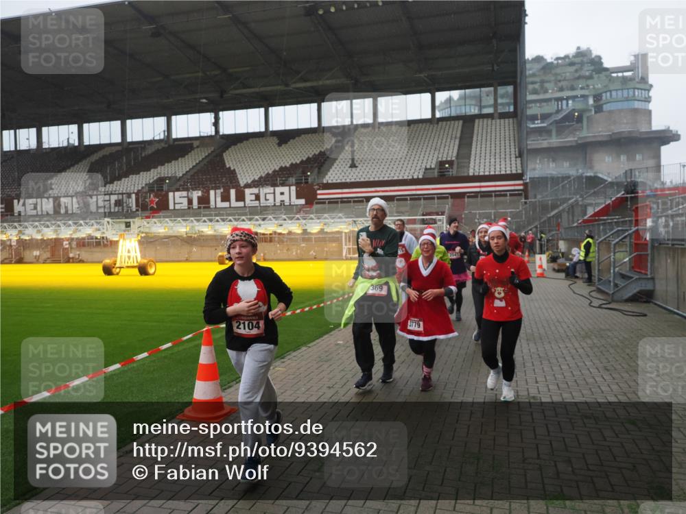 07.12.2025 - St. Pauli X-Mass-Run No. 15 Fabian Wolf http://msf.ph/oto/9394562 07.12.2025 10:25:47 Ziel 50, 129, 211, 369, 374, 387, 398, 404, 1069, 1227, 1538, 1586, 2041, 2104, 2106, 2149, 2191, 2215, 2896, 3742, 3779, 3910, 3918, 4162, 4164, 4202, 4300, 4301, 4372, 4373, 4501 meine-sportfotos.de