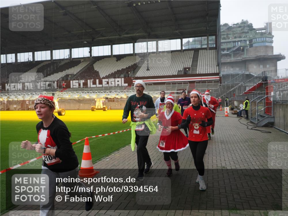07.12.2025 - St. Pauli X-Mass-Run No. 15 Fabian Wolf http://msf.ph/oto/9394564 07.12.2025 10:25:47 Ziel 50, 129, 211, 369, 374, 387, 398, 404, 1069, 1227, 1538, 1586, 2041, 2104, 2106, 2149, 2191, 2215, 2896, 3742, 3779, 3910, 3918, 4162, 4164, 4202, 4300, 4301, 4372, 4373, 4501 meine-sportfotos.de