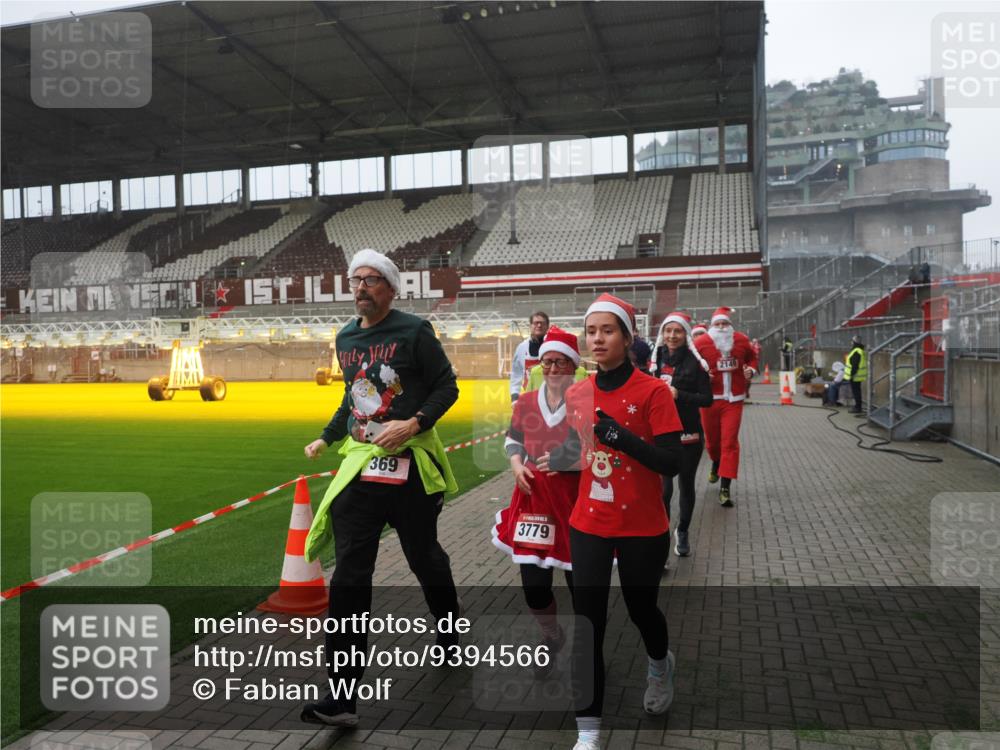 07.12.2025 - St. Pauli X-Mass-Run No. 15 Fabian Wolf http://msf.ph/oto/9394566 07.12.2025 10:25:47 Ziel 50, 129, 211, 369, 374, 387, 398, 404, 1069, 1227, 1538, 1586, 2041, 2104, 2106, 2149, 2191, 2215, 2896, 3742, 3779, 3910, 3918, 4162, 4164, 4202, 4300, 4301, 4372, 4373, 4501 meine-sportfotos.de