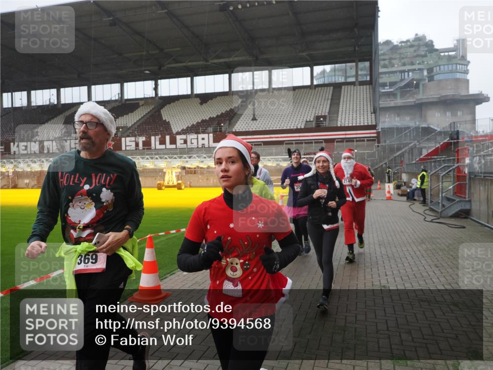 07.12.2025 - St. Pauli X-Mass-Run No. 15 Fabian Wolf http://msf.ph/oto/9394568 07.12.2025 10:25:48 Ziel 50, 129, 211, 369, 374, 387, 398, 404, 1069, 1227, 1538, 1581, 1586, 2041, 2104, 2106, 2149, 2191, 2215, 2896, 3742, 3779, 3910, 3918, 4162, 4164, 4202, 4300, 4301, 4501 meine-sportfotos.de