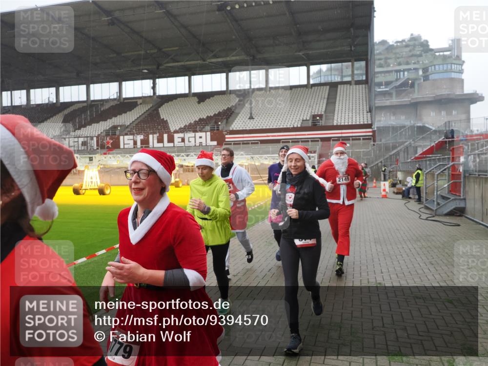 07.12.2025 - St. Pauli X-Mass-Run No. 15 Fabian Wolf http://msf.ph/oto/9394570 07.12.2025 10:25:48 Ziel 50, 129, 211, 369, 374, 387, 398, 404, 1069, 1227, 1538, 1581, 1586, 2041, 2104, 2106, 2149, 2191, 2215, 2896, 3742, 3779, 3910, 3918, 4162, 4164, 4202, 4300, 4301, 4501 meine-sportfotos.de
