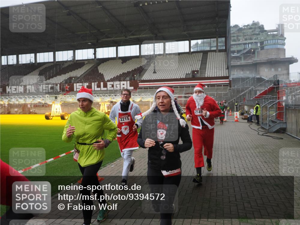 07.12.2025 - St. Pauli X-Mass-Run No. 15 Fabian Wolf http://msf.ph/oto/9394572 07.12.2025 10:25:49 Ziel 50, 129, 211, 369, 374, 387, 398, 404, 1069, 1227, 1538, 1581, 1586, 2041, 2104, 2106, 2149, 2191, 2215, 2896, 3742, 3779, 3910, 3918, 4162, 4164, 4202, 4300, 4301, 4501, 4775, 4782 meine-sportfotos.de