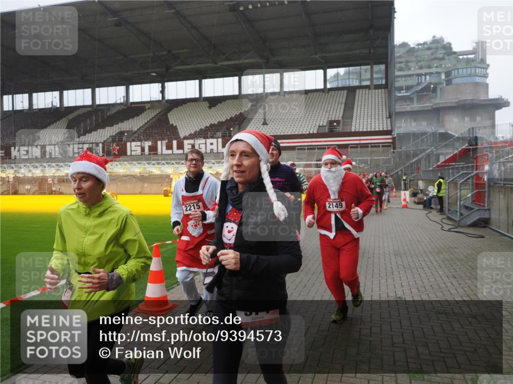 07.12.2025 - St. Pauli X-Mass-Run No. 15 Fabian Wolf http://msf.ph/oto/9394573 07.12.2025 10:25:49 Ziel 50, 129, 211, 369, 374, 387, 398, 404, 1069, 1227, 1538, 1581, 1586, 2041, 2104, 2106, 2149, 2191, 2215, 2896, 3742, 3779, 3910, 3918, 4162, 4164, 4202, 4300, 4301, 4501, 4775, 4782 meine-sportfotos.de