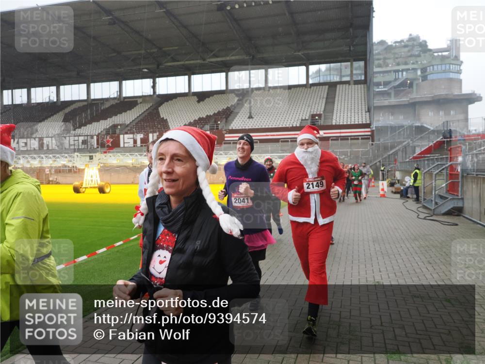 07.12.2025 - St. Pauli X-Mass-Run No. 15 Fabian Wolf http://msf.ph/oto/9394574 07.12.2025 10:25:49 Ziel 50, 129, 211, 369, 374, 387, 398, 404, 1069, 1227, 1538, 1581, 1586, 2041, 2104, 2106, 2149, 2191, 2215, 2896, 3742, 3779, 3910, 3918, 4162, 4164, 4202, 4300, 4301, 4501, 4775, 4782 meine-sportfotos.de