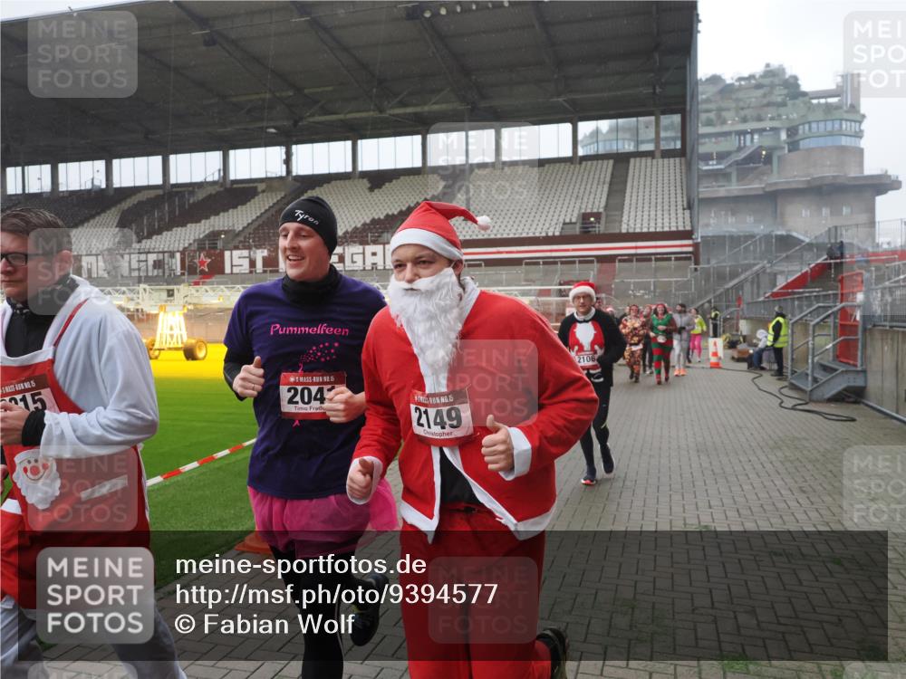 07.12.2025 - St. Pauli X-Mass-Run No. 15 Fabian Wolf http://msf.ph/oto/9394577 07.12.2025 10:25:50 Ziel 50, 129, 211, 369, 374, 387, 398, 404, 1069, 1227, 1538, 1581, 1586, 2041, 2104, 2106, 2149, 2191, 2215, 2896, 3742, 3779, 3910, 3918, 4162, 4164, 4300, 4301, 4501, 4775, 4782 meine-sportfotos.de