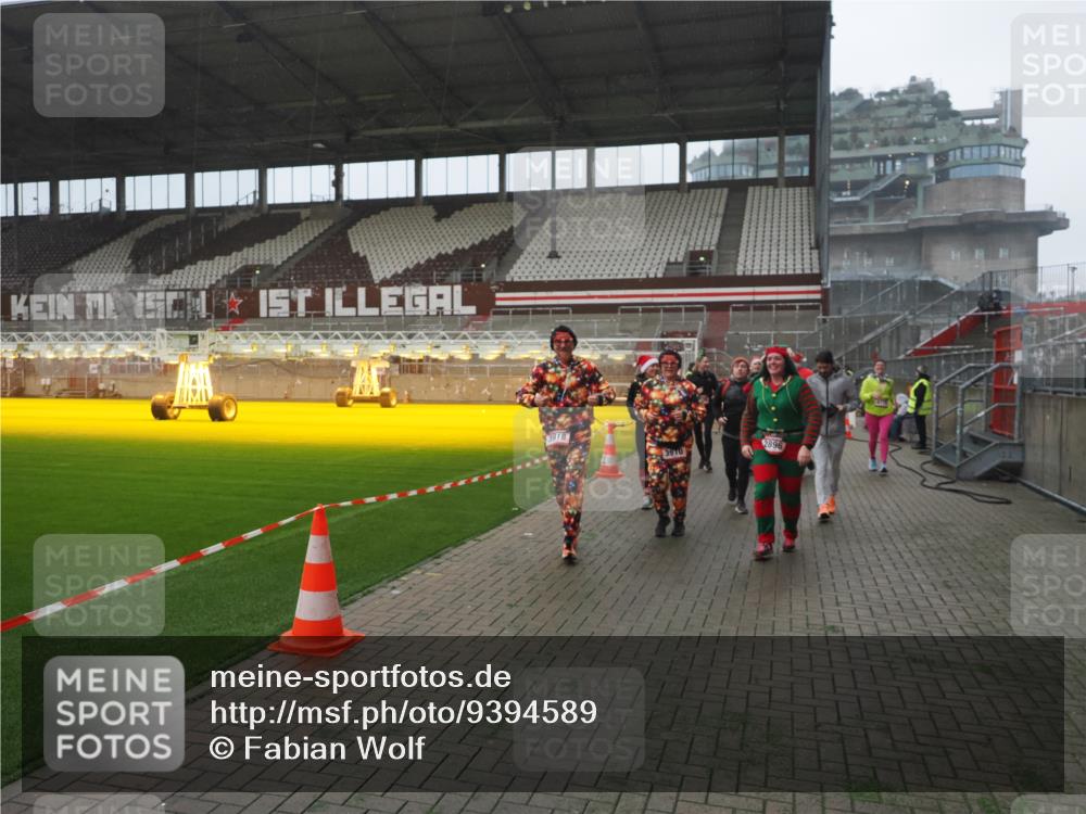 07.12.2025 - St. Pauli X-Mass-Run No. 15 Fabian Wolf http://msf.ph/oto/9394589 07.12.2025 10:25:53 Ziel 50, 129, 211, 369, 374, 387, 398, 404, 422, 1069, 1227, 1538, 1561, 1581, 1586, 2041, 2104, 2106, 2149, 2191, 2215, 2896, 3779, 3805, 3910, 3918, 4300, 4301, 4501, 4775, 4782 meine-sportfotos.de