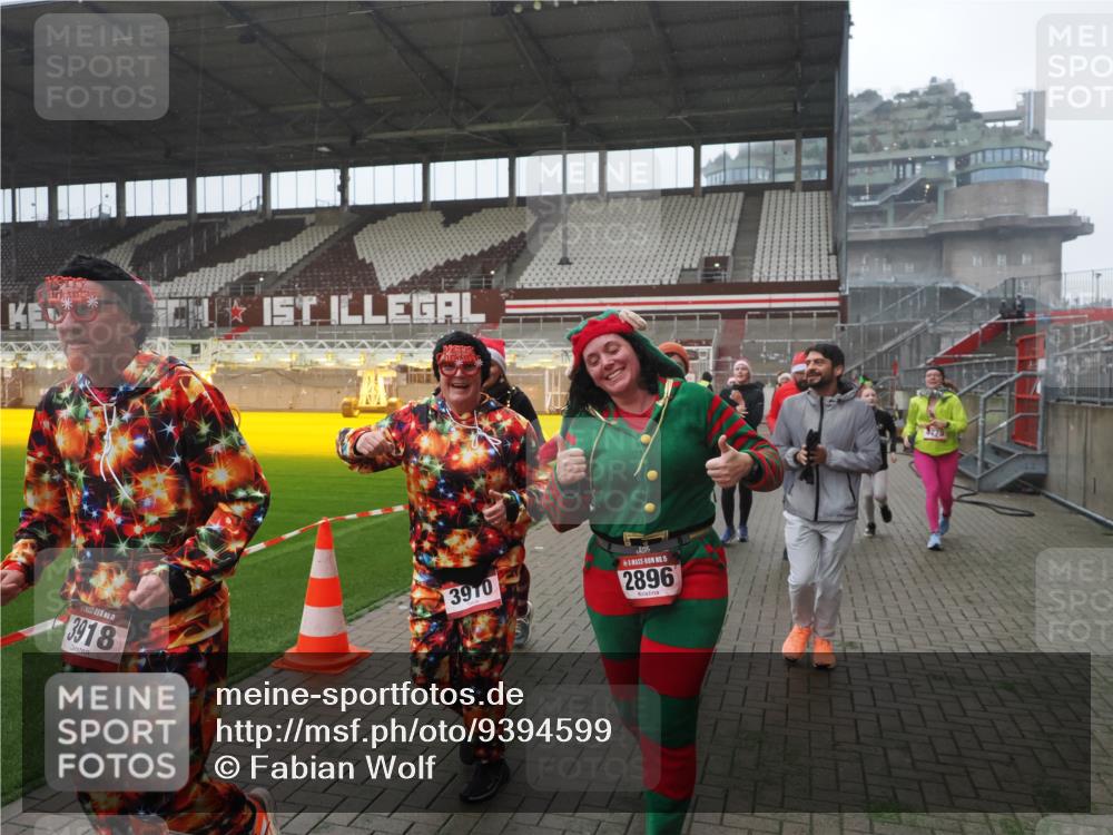 07.12.2025 - St. Pauli X-Mass-Run No. 15 Fabian Wolf http://msf.ph/oto/9394599 07.12.2025 10:25:55 Ziel 50, 211, 369, 374, 387, 398, 422, 1069, 1227, 1538, 1561, 1581, 1586, 2041, 2104, 2106, 2149, 2191, 2215, 2896, 3779, 3805, 3910, 3918, 4300, 4301, 4501, 4775, 4782 meine-sportfotos.de