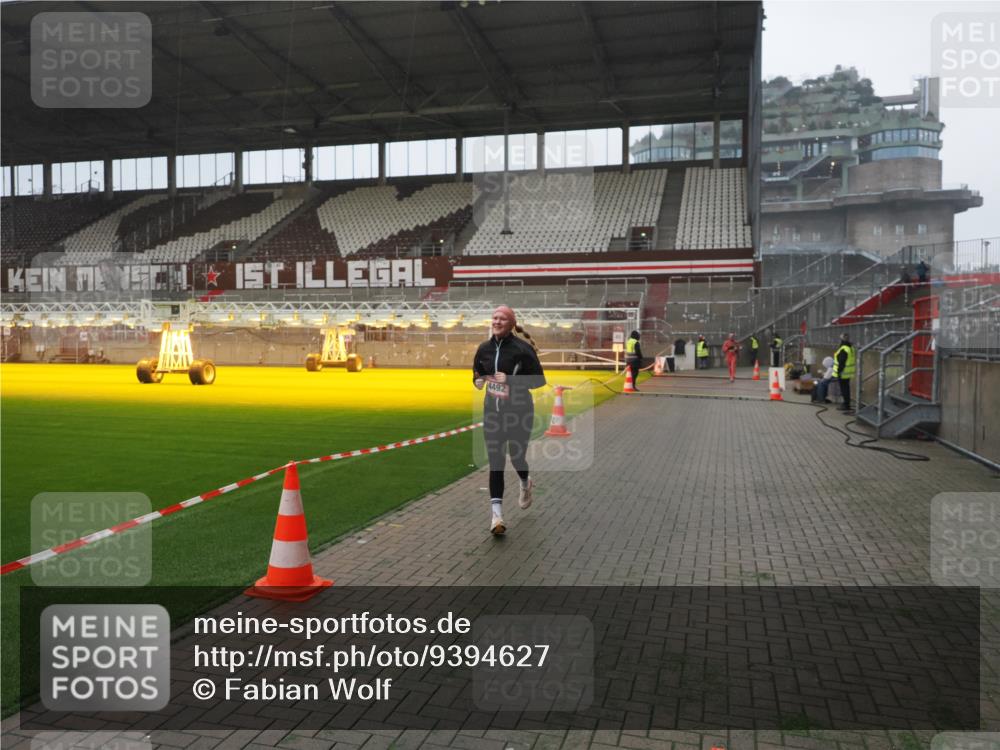 07.12.2025 - St. Pauli X-Mass-Run No. 15 Fabian Wolf http://msf.ph/oto/9394627 07.12.2025 10:26:02 Ziel 422, 1227, 1538, 1561, 1581, 1586, 2106, 2191, 2896, 3805, 3910, 3918, 4300, 4301, 4492, 4775, 4782 meine-sportfotos.de