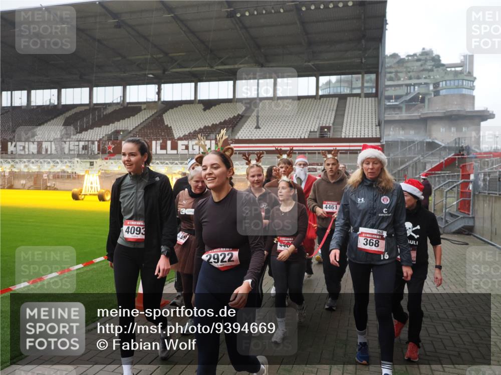 07.12.2025 - St. Pauli X-Mass-Run No. 15 Fabian Wolf http://msf.ph/oto/9394669 07.12.2025 10:26:26 Ziel 23, 28, 368, 1396, 1638, 1639, 2068, 2518, 2648, 2649, 2922, 3698, 3699, 4093, 4448, 4460, 4461, 4469, 4481, 4506, 4512, 4529, 4532, 4699, 4703, 4709, 5010 meine-sportfotos.de