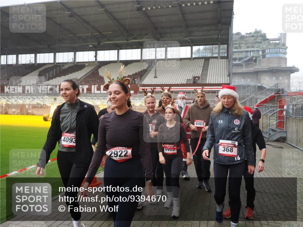 07.12.2025 - St. Pauli X-Mass-Run No. 15 Fabian Wolf http://msf.ph/oto/9394670 07.12.2025 10:26:26 Ziel 23, 28, 368, 1396, 1638, 1639, 2068, 2518, 2648, 2649, 2922, 3698, 3699, 4093, 4448, 4460, 4461, 4469, 4481, 4506, 4512, 4529, 4532, 4699, 4703, 4709, 5010 meine-sportfotos.de