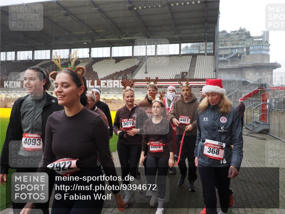 07.12.2025 - St. Pauli X-Mass-Run No. 15 Fabian Wolf http://msf.ph/oto/9394672 07.12.2025 10:26:26 Ziel 23, 28, 368, 1396, 1638, 1639, 2068, 2518, 2648, 2649, 2922, 3698, 3699, 4093, 4448, 4460, 4461, 4469, 4481, 4506, 4512, 4529, 4532, 4699, 4703, 4709, 5010 meine-sportfotos.de