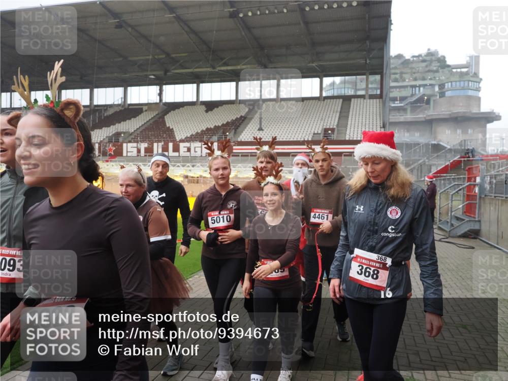07.12.2025 - St. Pauli X-Mass-Run No. 15 Fabian Wolf http://msf.ph/oto/9394673 07.12.2025 10:26:26 Ziel 23, 28, 368, 1396, 1638, 1639, 2068, 2518, 2648, 2649, 2922, 3698, 3699, 4093, 4448, 4460, 4461, 4469, 4481, 4506, 4512, 4529, 4532, 4699, 4703, 4709, 5010 meine-sportfotos.de