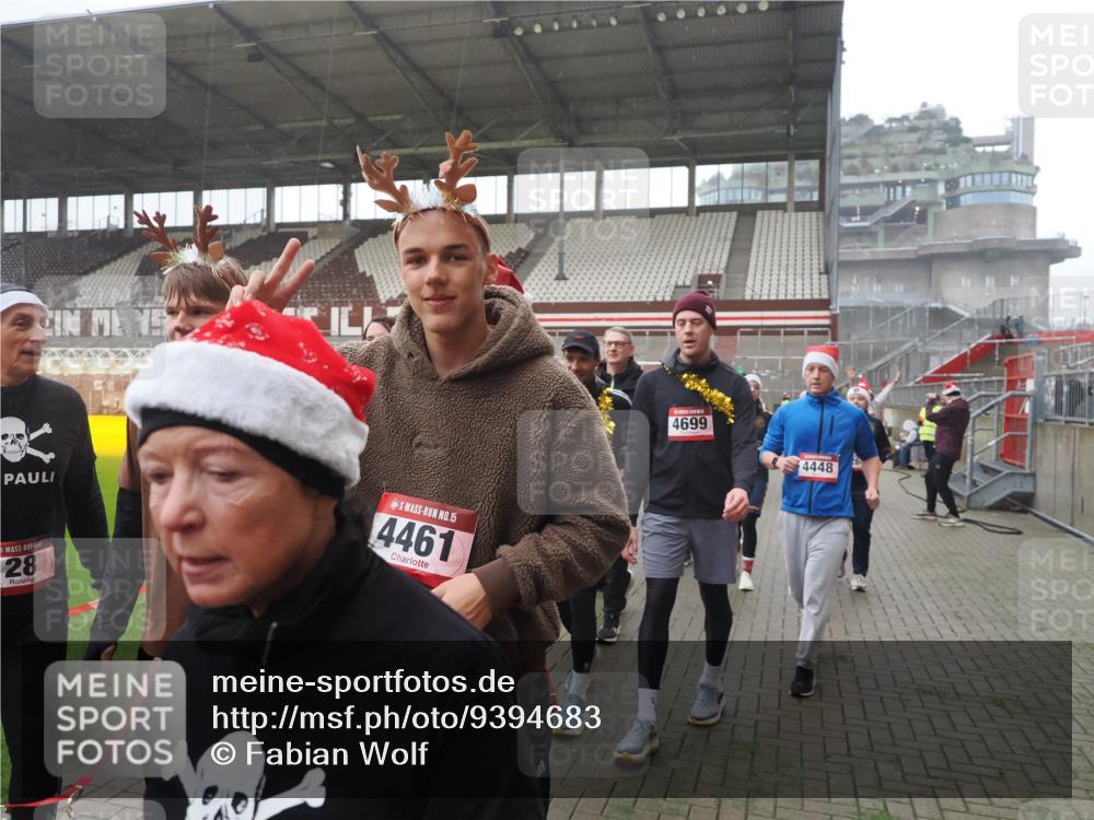 07.12.2025 - St. Pauli X-Mass-Run No. 15 Fabian Wolf http://msf.ph/oto/9394683 07.12.2025 10:26:28 Ziel 23, 28, 368, 1396, 1638, 1639, 2068, 2518, 2648, 2649, 2922, 3698, 3699, 4093, 4448, 4460, 4461, 4469, 4481, 4506, 4512, 4529, 4532, 4699, 4703, 4709, 5010 meine-sportfotos.de
