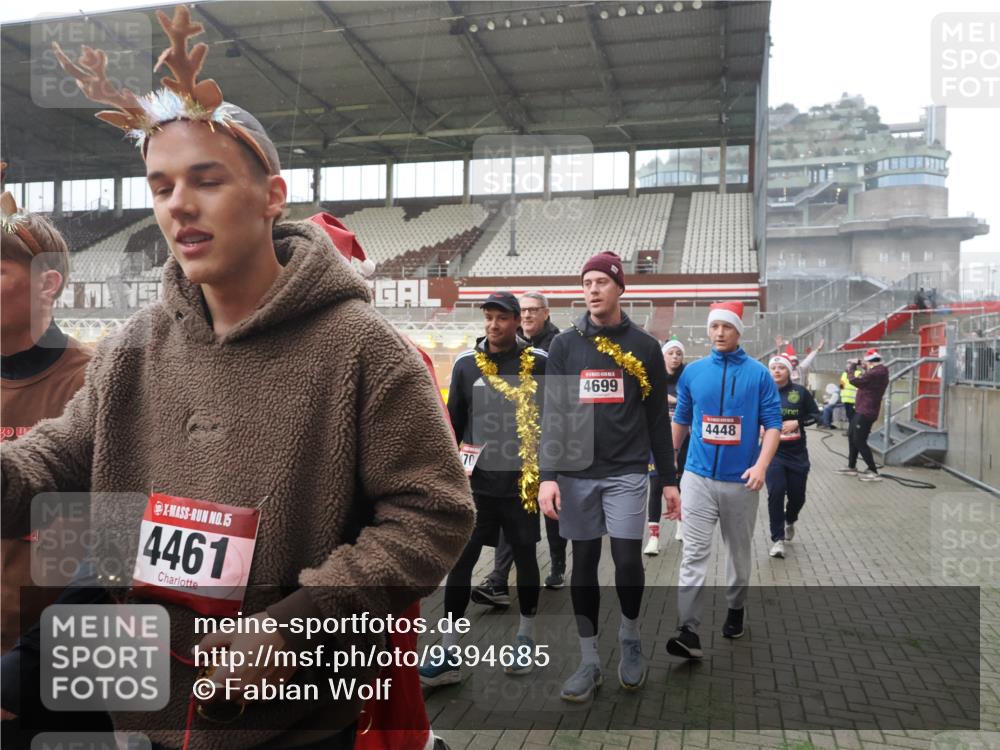 07.12.2025 - St. Pauli X-Mass-Run No. 15 Fabian Wolf http://msf.ph/oto/9394685 07.12.2025 10:26:29 Ziel 23, 28, 368, 1396, 1638, 1639, 2068, 2518, 2648, 2649, 2922, 3698, 3699, 4093, 4448, 4460, 4461, 4469, 4481, 4506, 4512, 4529, 4532, 4699, 4703, 4709, 5010 meine-sportfotos.de