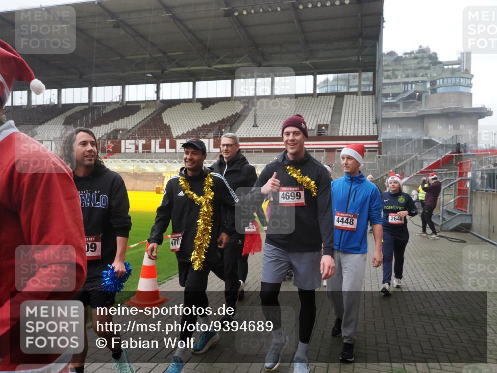 07.12.2025 - St. Pauli X-Mass-Run No. 15 Fabian Wolf http://msf.ph/oto/9394689 07.12.2025 10:26:30 Ziel 23, 28, 368, 1396, 1638, 1639, 2068, 2518, 2648, 2649, 2922, 3698, 3699, 4093, 4448, 4460, 4461, 4469, 4481, 4506, 4512, 4529, 4532, 4699, 4703, 4709, 5010 meine-sportfotos.de