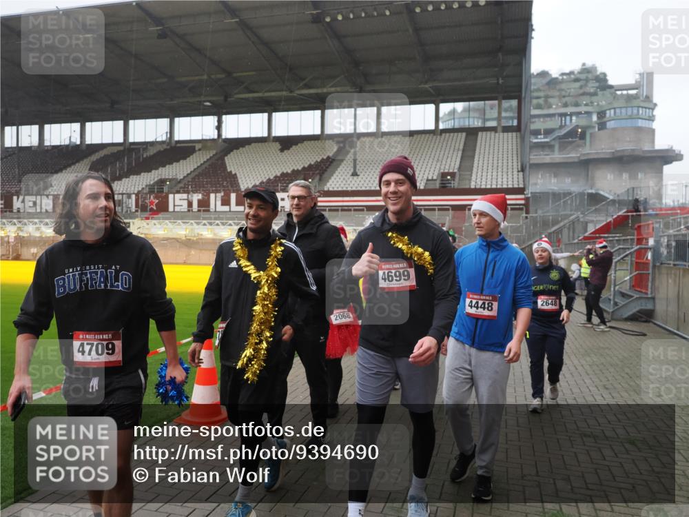07.12.2025 - St. Pauli X-Mass-Run No. 15 Fabian Wolf http://msf.ph/oto/9394690 07.12.2025 10:26:30 Ziel 23, 28, 368, 1396, 1638, 1639, 2068, 2518, 2648, 2649, 2922, 3698, 3699, 4093, 4448, 4460, 4461, 4469, 4481, 4506, 4512, 4529, 4532, 4699, 4703, 4709, 5010 meine-sportfotos.de