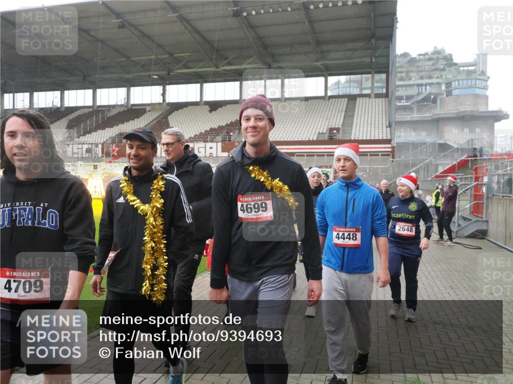 07.12.2025 - St. Pauli X-Mass-Run No. 15 Fabian Wolf http://msf.ph/oto/9394693 07.12.2025 10:26:30 Ziel 23, 28, 368, 1396, 1638, 1639, 2068, 2518, 2648, 2649, 2922, 3698, 3699, 4093, 4448, 4460, 4461, 4469, 4481, 4506, 4512, 4529, 4532, 4699, 4703, 4709, 5010 meine-sportfotos.de