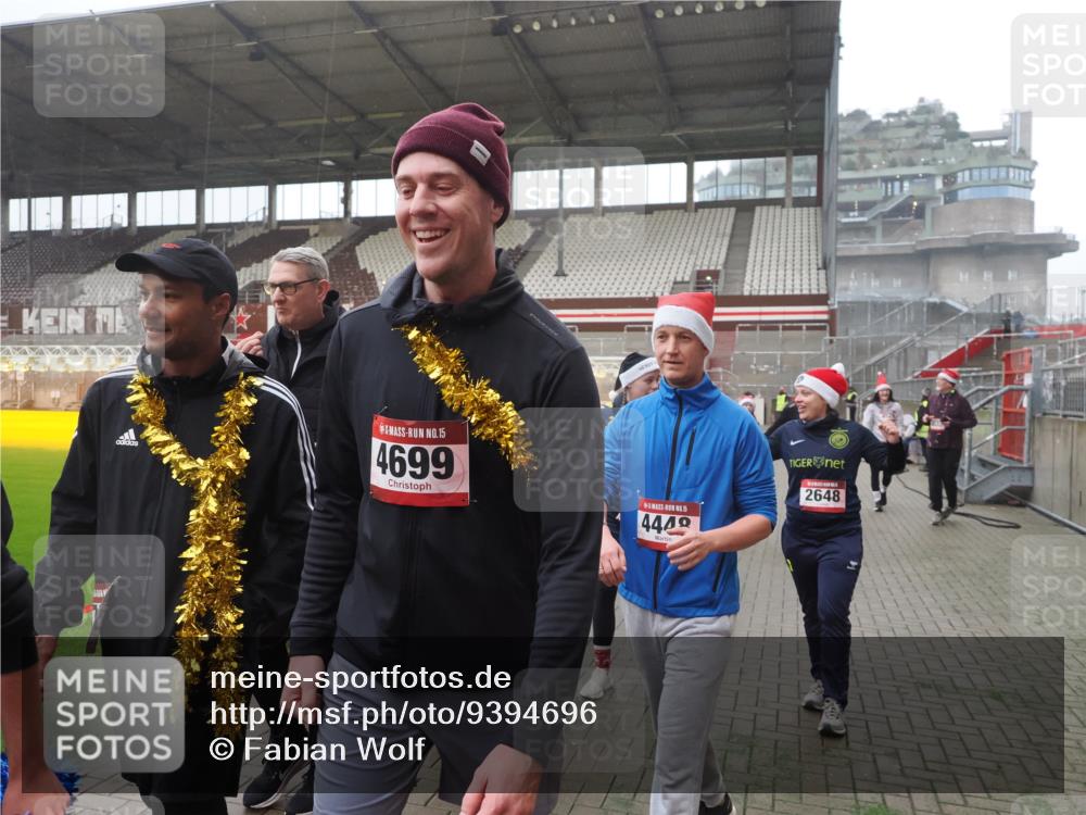 07.12.2025 - St. Pauli X-Mass-Run No. 15 Fabian Wolf http://msf.ph/oto/9394696 07.12.2025 10:26:31 Ziel 23, 28, 368, 1396, 1638, 1639, 2068, 2518, 2648, 2649, 2922, 3698, 3699, 4093, 4448, 4460, 4461, 4469, 4481, 4506, 4512, 4529, 4532, 4699, 4703, 4709, 5010 meine-sportfotos.de