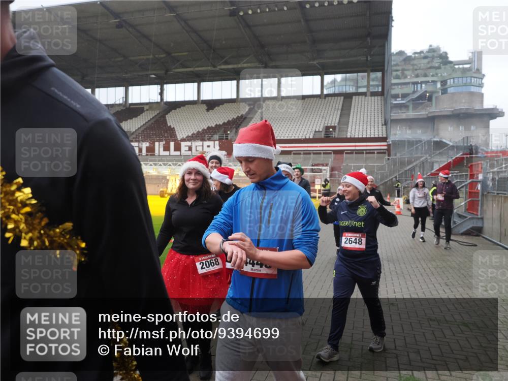 07.12.2025 - St. Pauli X-Mass-Run No. 15 Fabian Wolf http://msf.ph/oto/9394699 07.12.2025 10:26:32 Ziel 23, 28, 368, 1396, 1638, 1639, 2068, 2518, 2648, 2649, 2922, 3698, 3699, 4093, 4448, 4460, 4461, 4469, 4481, 4506, 4512, 4529, 4532, 4699, 4703, 4709, 5010 meine-sportfotos.de
