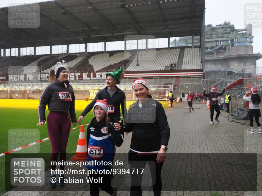 07.12.2025 - St. Pauli X-Mass-Run No. 15 Fabian Wolf http://msf.ph/oto/9394717 07.12.2025 10:26:36 Ziel 1396, 1638, 2068, 2518, 2648, 2649, 3792, 4448, 4460, 4461, 4469, 4481, 4506, 4512, 4699, 4703, 4709, 5010 meine-sportfotos.de