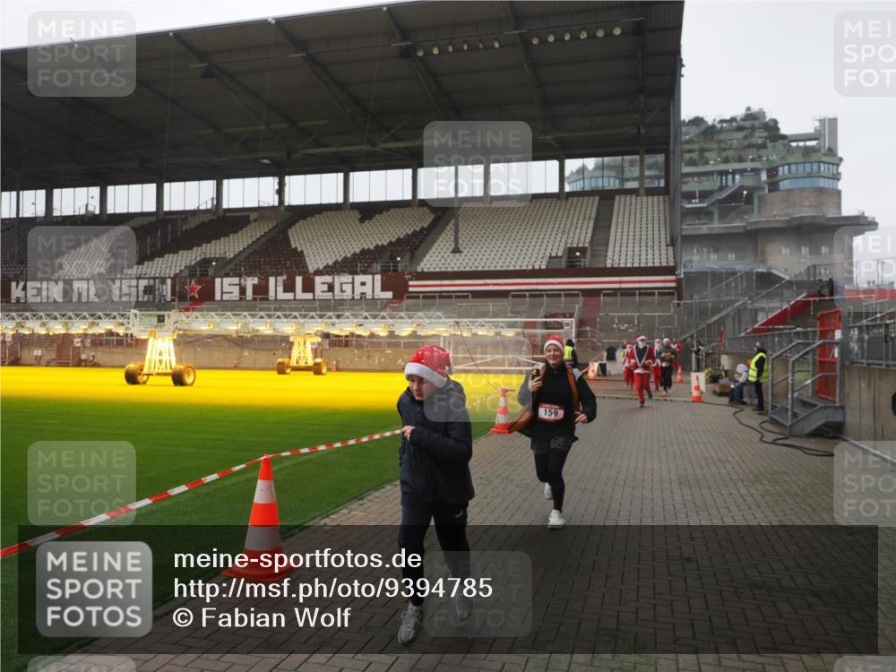 07.12.2025 - St. Pauli X-Mass-Run No. 15 Fabian Wolf http://msf.ph/oto/9394785 07.12.2025 10:27:00 Ziel 159, 1468, 1472, 3720, 3771, 3787, 3828, 4185, 4334, 4353, 4384 meine-sportfotos.de