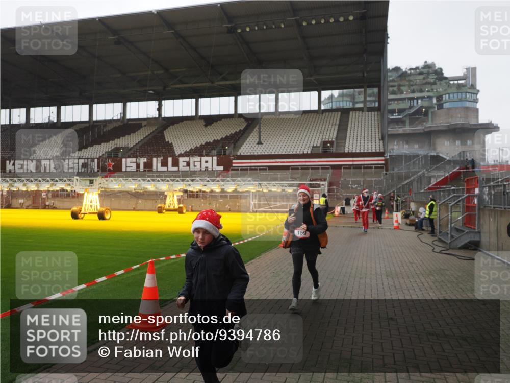07.12.2025 - St. Pauli X-Mass-Run No. 15 Fabian Wolf http://msf.ph/oto/9394786 07.12.2025 10:27:00 Ziel 159, 1468, 1472, 3720, 3771, 3787, 3828, 4185, 4334, 4353, 4384 meine-sportfotos.de
